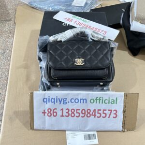 qiqiyg.com Chanel-Style Quilted Flap Bag Black Diamond Grain Leather with Gold CC Turnlock, Timeless Elegance Reimagined for 2026 Luxe Quiet Rebellion.