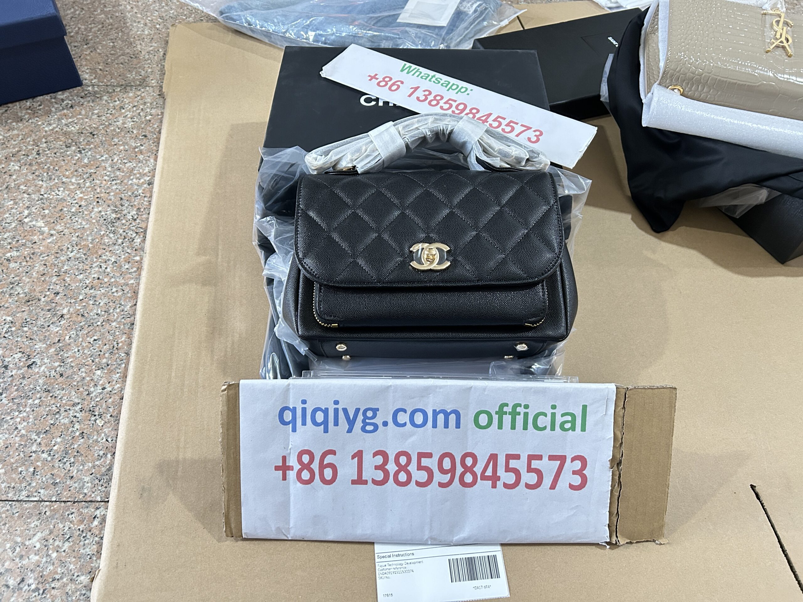 qiqiyg.com Chanel-Style Quilted Flap Bag Black Diamond Grain Leather with Gold CC Turnlock, Timeless Elegance Reimagined for 2026 Luxe Quiet Rebellion.